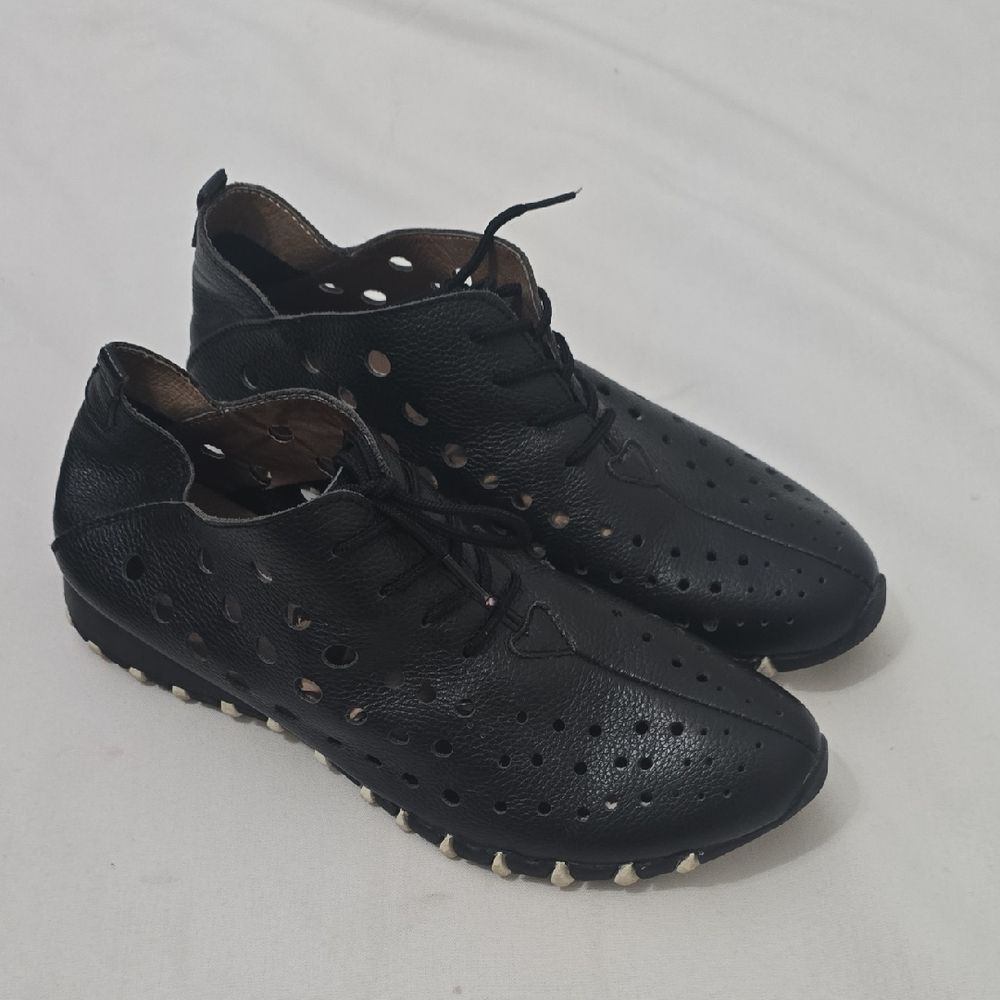 LITFOOT Black Perforated Leather Oxfords 41